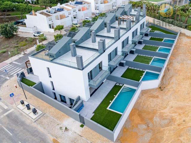 Fantástica Moradia com boa piscina e vista para a Ria Formos. 227m² Montenegro
