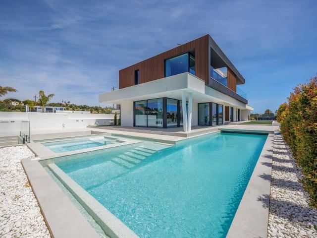 Fantástica moradia com piscina, elevador e garagem, perto da. 252m² Guia