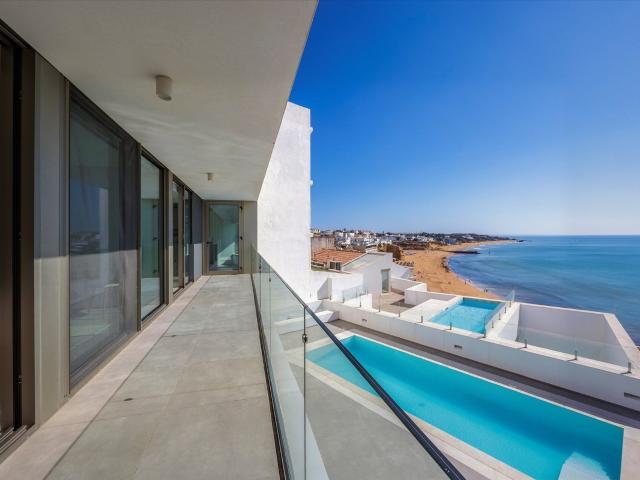 Fantástica moradia com Piscina Privada e Vista Mar na Baixa. 214m² Albufeira e Olhos de Água