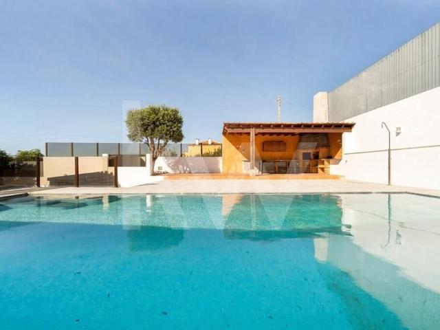 Fantástica Moradia, com vista desafogada, nas Azenhas do Mar. 265m² Colares