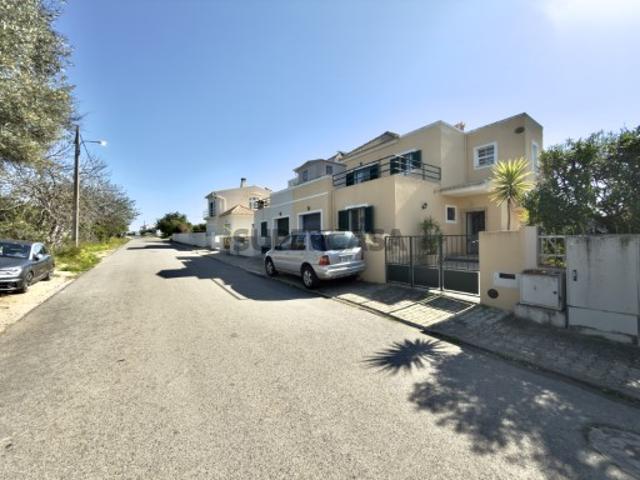 FANTÁSTICA MORADIA GEMINADA T4 COM PISCINA E GARAGEM, COM VISTA PARA O PARQUE NATURAL DA RIA FORMOSA, INSERIDA NUM LOTE DE 248,60 M²
