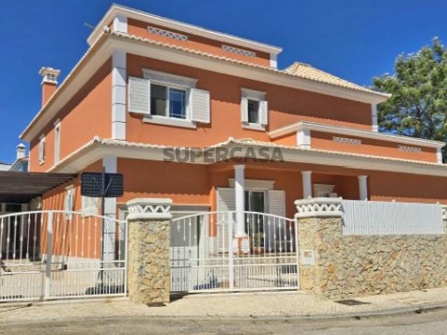 Fantástica Moradia de 4 quartos com Garagem e Jardim Tavira