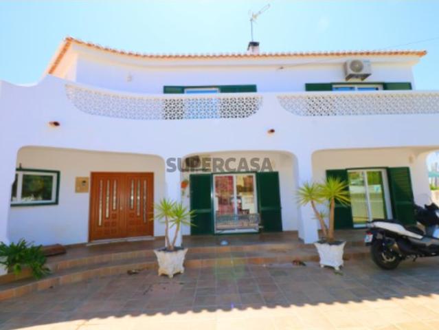 Fantástica moradia familiar de tipologia T5 na Praia da Luz