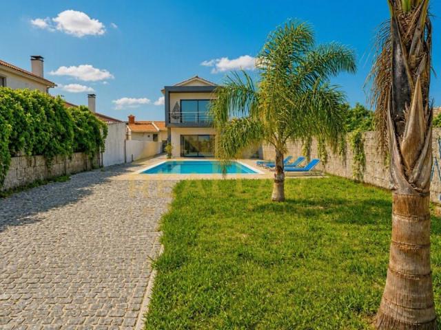 FANTÁSTICA MORADIA ISOLADA T3 COM PISCINA EM RIBEIRÃO VILA NOVA DE FAMALICÃO