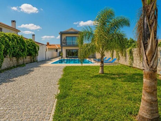 FANTÁSTICA MORADIA ISOLADA T3 COM PISCINA EM RIBEIRÃO VILA NOVA DE FAMALICÃO