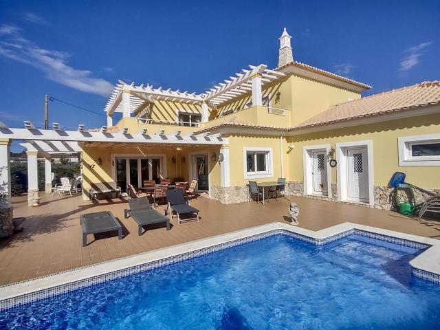 Fantástica Moradia Moderna De 3 Quartos Com Piscina 298m² Vila Nova De Cacela