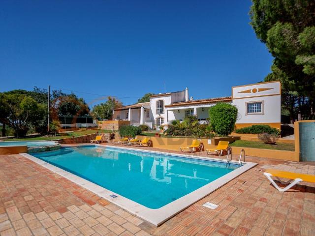 Fantástica Moradia para venda em Albufeira com piscina 323m² Ferreiras