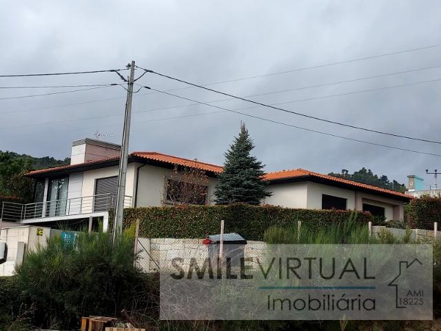 Fantástica Moradia recente Isolada com Terreno perto de Lamego