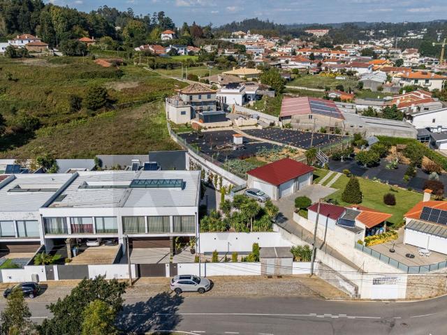Moradia T3 com Jardim Privado e Suite em Fornos, Santa Maria da Feira