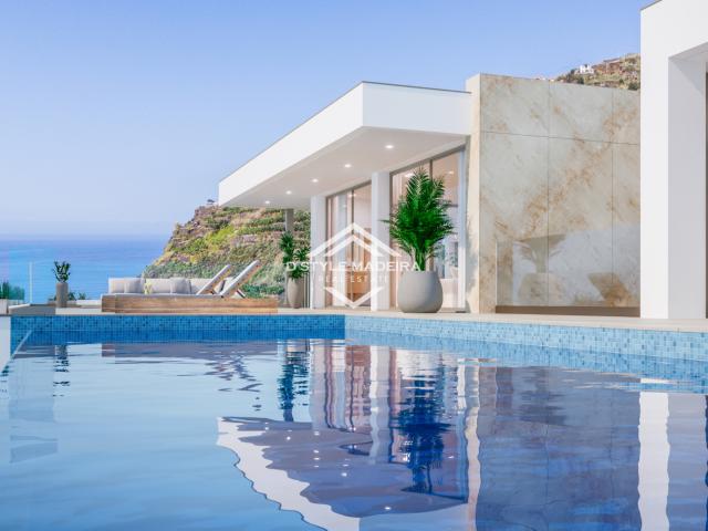 Fantástica Moradia T3 com piscina e vista mar definitiva para venda na Calheta, Ilha da Madeira