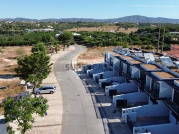 Fantástica Moradia T3 em banda de Luxo em Quelfes, Olhão