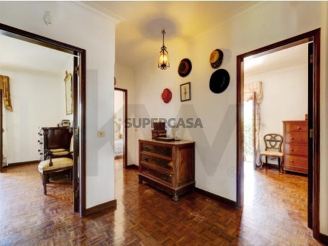 Fantástica moradia T4+1 em Cascais com anexo e garagem
