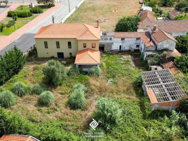 Fantástica moradia T4+2 inacabada em frente ao Continente de. 340m² Beduído e Veiros