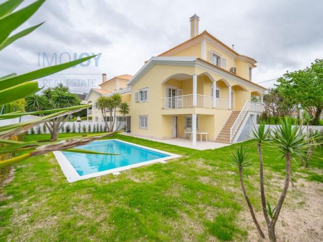 Fantástica Moradia T4 com Piscina situada na Zona da Marisol 180m² Corroios
