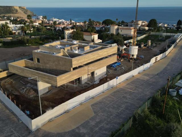 Fantástica Moradia T4 De Arquitetura Contemporânea Na Praia. 300m² Luz