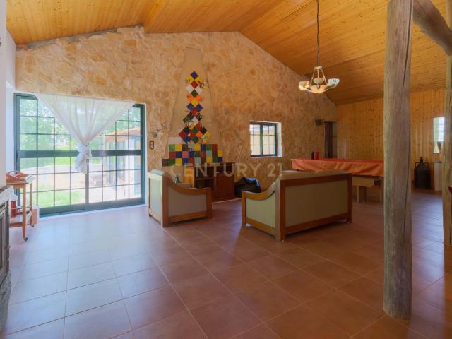 Fantástica moradia T4, e ou Bi Familiar, com jardim e quintal e boa Localização