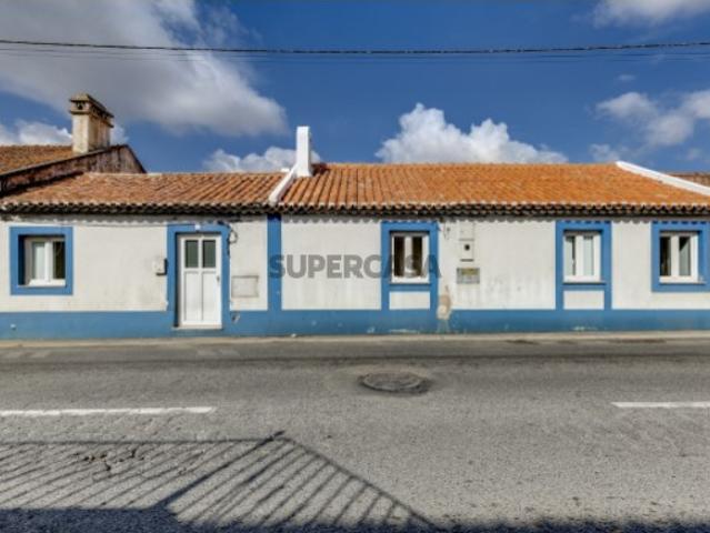 Fantástica moradia T5 com Piscina, Jardim e Lareira no Coração do Ribatejo