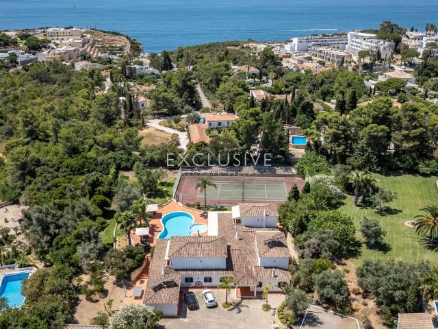 Fantástica moradia V7 com piscina e campo de ténis para vend. 370m² Lagoa e Carvoeiro