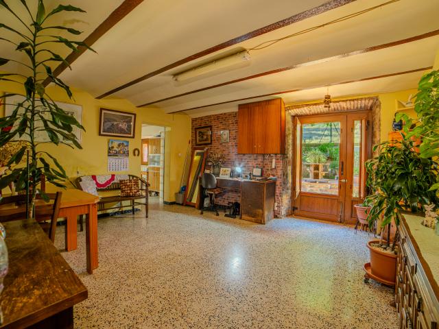 Fantastica casa con anexos en parcela de 30.000m2 en Llambilles