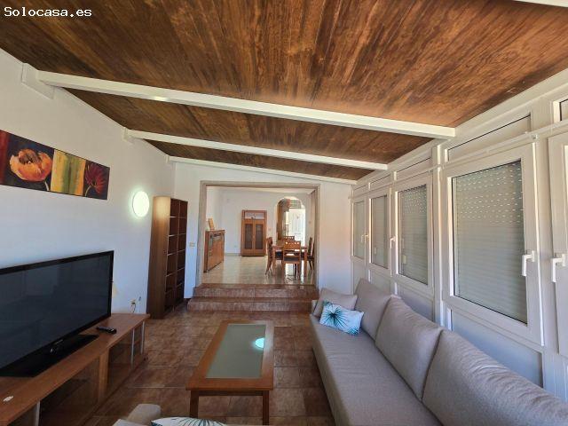 Fantástica casa familiar de tres plantas en Loma Dos