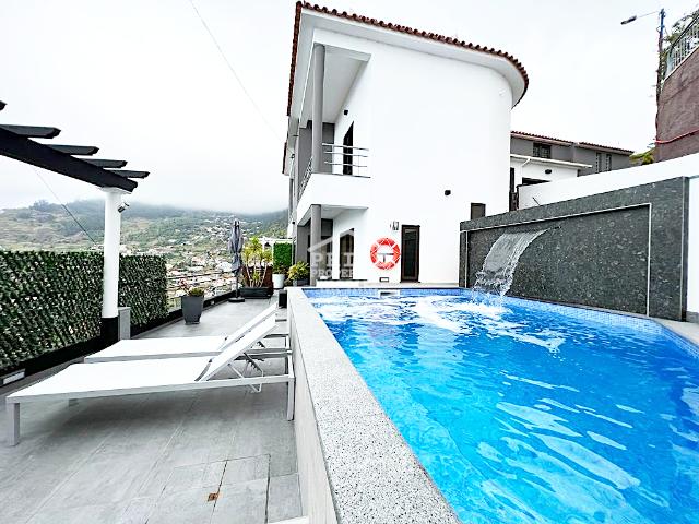 Moradia com 3 Quartos com Piscina e Vista Mar em Calheta