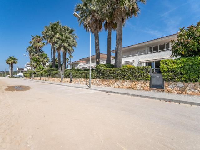 Fantástica casa unifamiliar adosada en Primera Línea de Mar, Altafulla, Tarragona