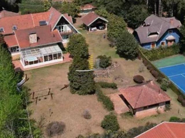 Fantástica casa venda Campos do Jordão 5 dormitórios + quadra tênis oficial