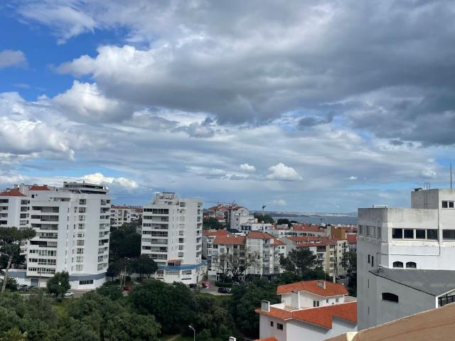 Fantástica Penthouse T4 duplex com móveis para arrendar no Bairro do Rosário Cascais