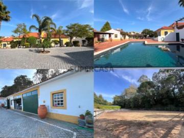 Fantástica Quinta no Carvalhal, Bombarral, com 11012 m2 e 860 m2 de construções, Moradia Principal de luxo, edifício com grade salão para festas e eventos, 8 boxes para cavalos e 2 picadeiros, piscina, pátios e alpendres, jardins e pomares