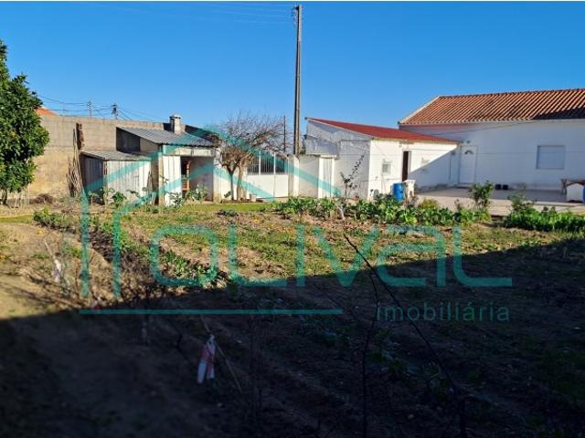 Fantástica Quintinha com 2080m2 de área em Alverca