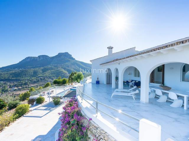 Fantastica villa con total privacidad y panoramicas vistas e. 300m² Benissa