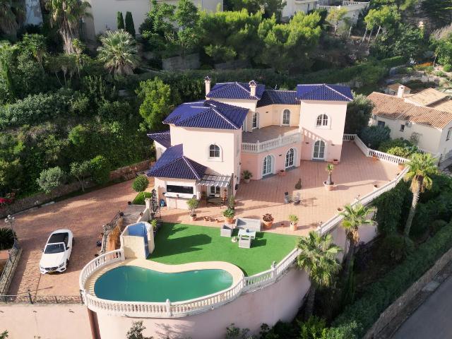 Fantástica villa con vistas al mar, 5 dormitorios, 4 baños. 425m² Oliva