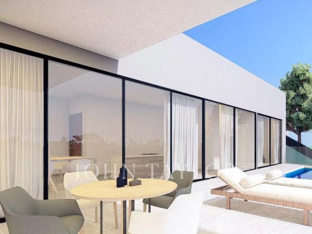 Fantástica villa de obra nueva con vistas al mar y a las montañas