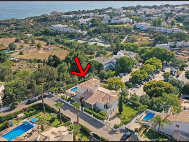 Fantástica Villa T3 junto à Praia da Coelha, Albufeira 345m² Guia