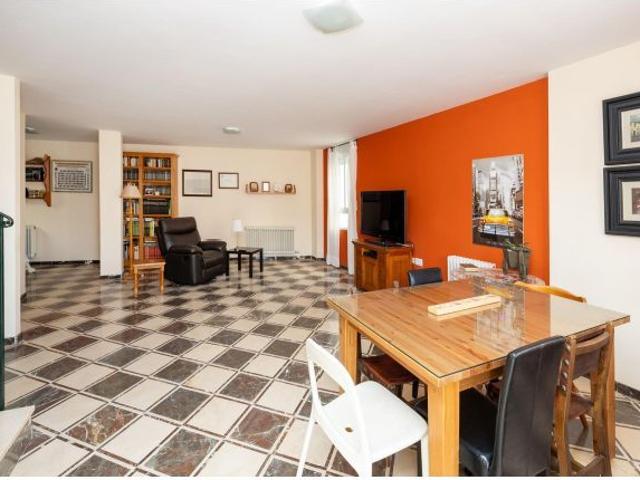 FANTASTICA VIVIENDA EN GOJAR CON PISCINA