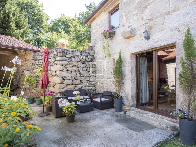 Fantástica vivienda situada a pocos minutos tierra adentro d. 254m² Barro