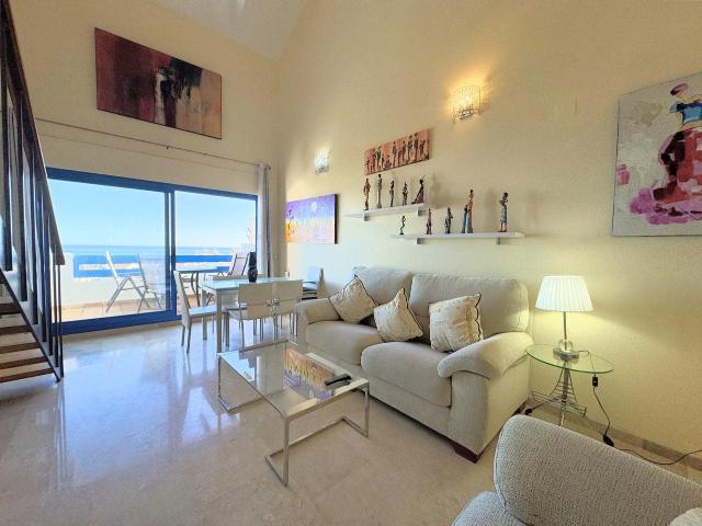 Fantástico ático dúplex con vistas al mar en una maravillosa. 140m² La Duquesa