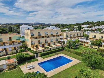 Fantástico Apartamento Duplex T3, com jardim e terraço privativo