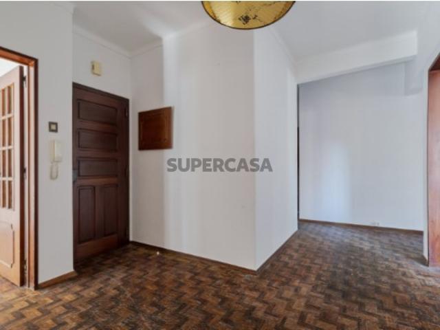 Fantástico Apartamento T4 no Montalvão |
