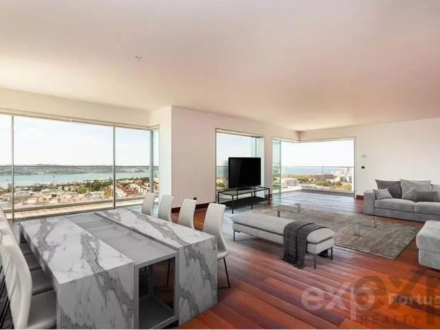 Fantástico apartamento T4 no edifício Sky Restelo