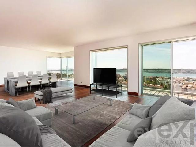 Fantástico apartamento T4 no edifício Sky Restelo