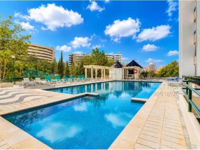 Fantástico Apartamento T1+1 com Terraço na Marina de Vilamou. 70m² Quarteira