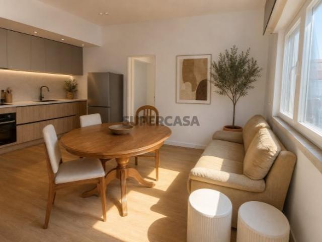 Fantástico Apartamento T1+1 com Varanda Fechada na Reboleira