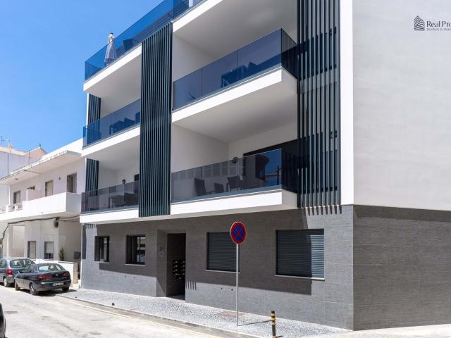 T2 Elegante a 100m da Praia de Quarteira – Com Garagem