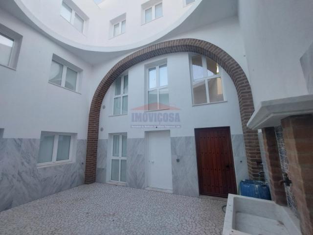 Fantástico apartamento T2 com terraço no 2º Andar, localizado na zona central de Vila Viçosa