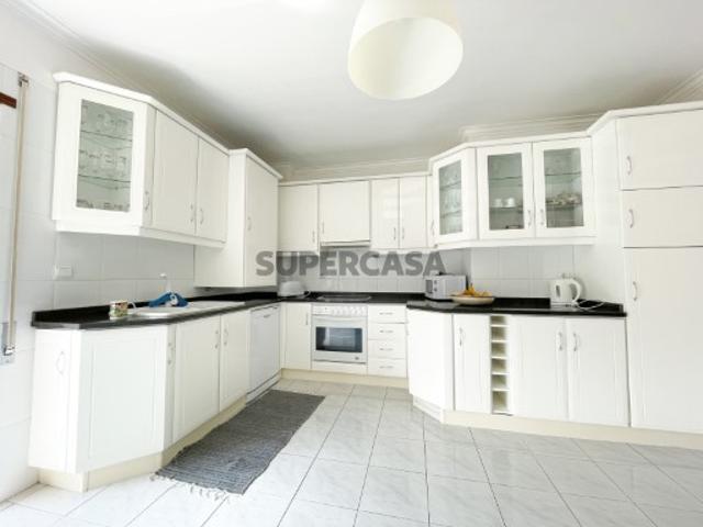 Fantástico Apartamento T2 para venda, situado próximo a todo o tipo de comércios e serviços