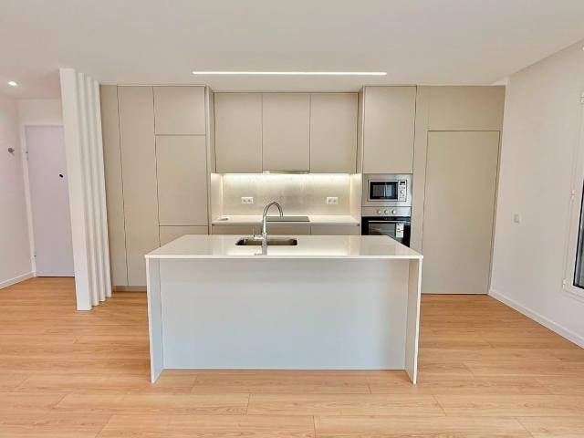 Fantástico Apartamento T2 R/CH Montijo Coz. Equipada, Lavandaria, 1 Suite, 2Wcs