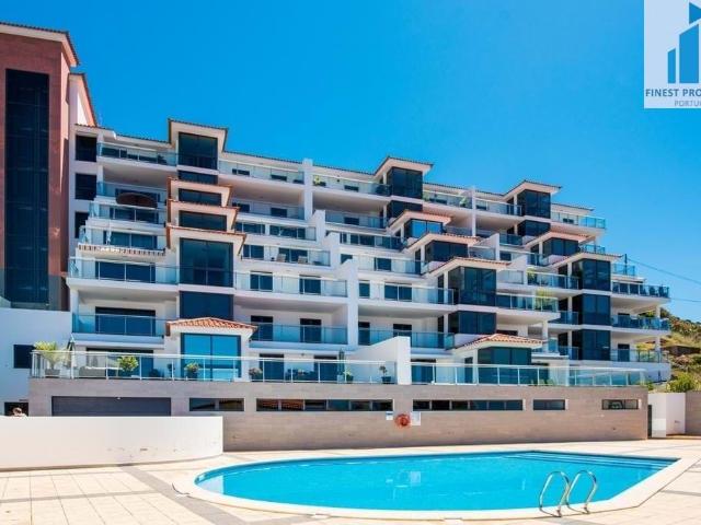 Fantástico apartamento T2 + 1 totalmente mobilado com licença de AL totalmente mobilado e equipado com AC, inserido em condomínio fechado com piscina