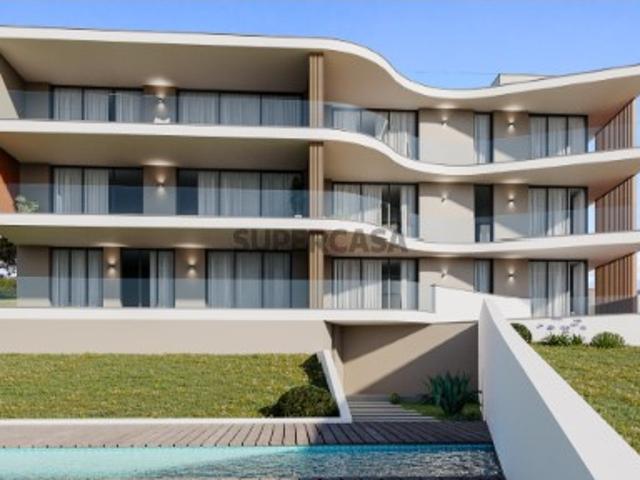 Fantástico apartamento T3 com vista mar e piscina de condomínio fechado