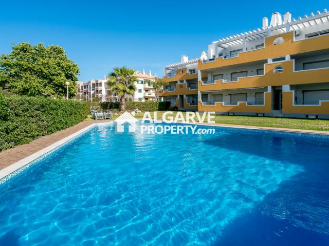 Fantástico Apartamento T3 Renovado num Condomínio Tranquilo em Vilamoura